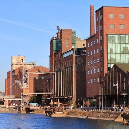 City Apartment Duisburg 1#Netflix &Wlan &Kingsize Bett &Kaffee Maschine & Central & 500M Innenhafen & 2 Min U Bahn Eksteriør billede