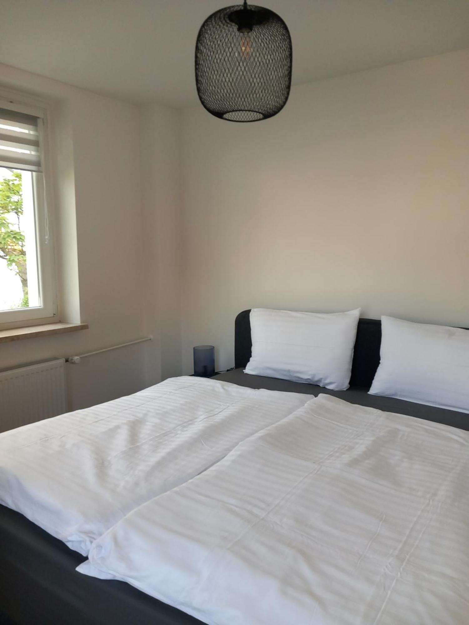 City Apartment Duisburg 1#Netflix &Wlan &Kingsize Bett &Kaffee Maschine & Central & 500M Innenhafen & 2 Min U Bahn Eksteriør billede