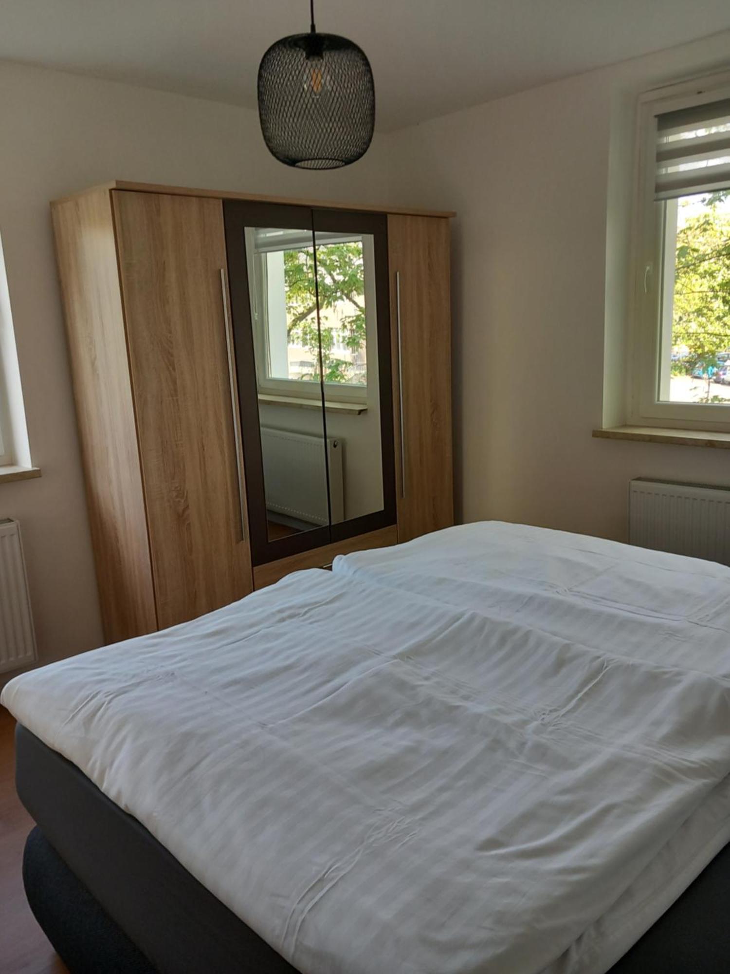 City Apartment Duisburg 1#Netflix &Wlan &Kingsize Bett &Kaffee Maschine & Central & 500M Innenhafen & 2 Min U Bahn Eksteriør billede