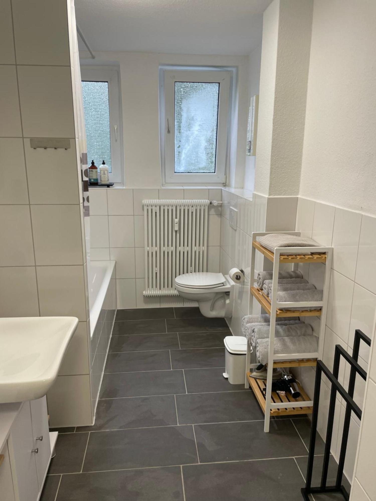 City Apartment Duisburg 1#Netflix &Wlan &Kingsize Bett &Kaffee Maschine & Central & 500M Innenhafen & 2 Min U Bahn Eksteriør billede