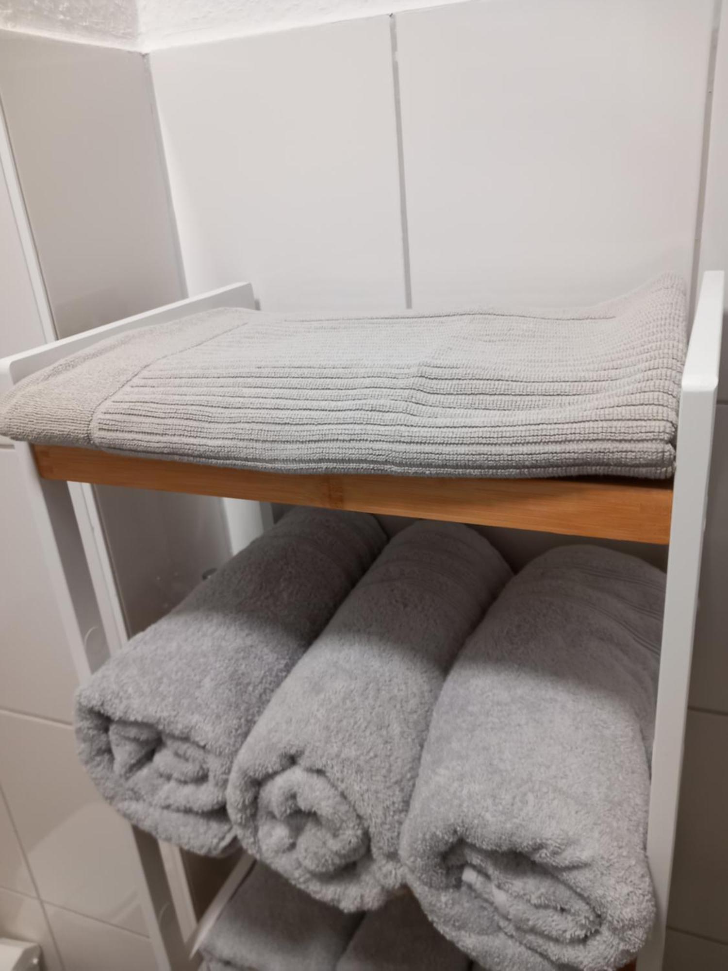 City Apartment Duisburg 1#Netflix &Wlan &Kingsize Bett &Kaffee Maschine & Central & 500M Innenhafen & 2 Min U Bahn Eksteriør billede
