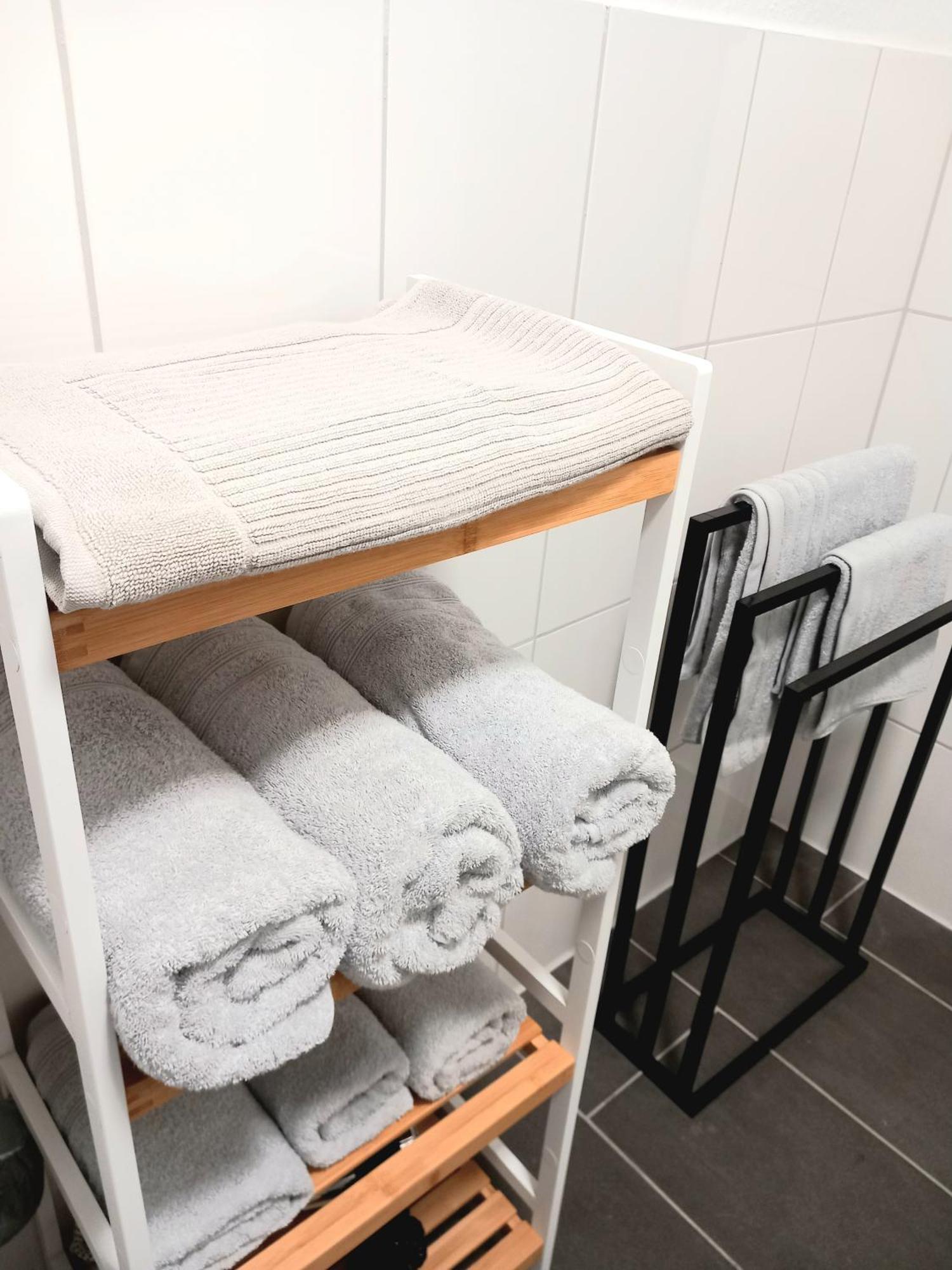 City Apartment Duisburg 1#Netflix &Wlan &Kingsize Bett &Kaffee Maschine & Central & 500M Innenhafen & 2 Min U Bahn Eksteriør billede