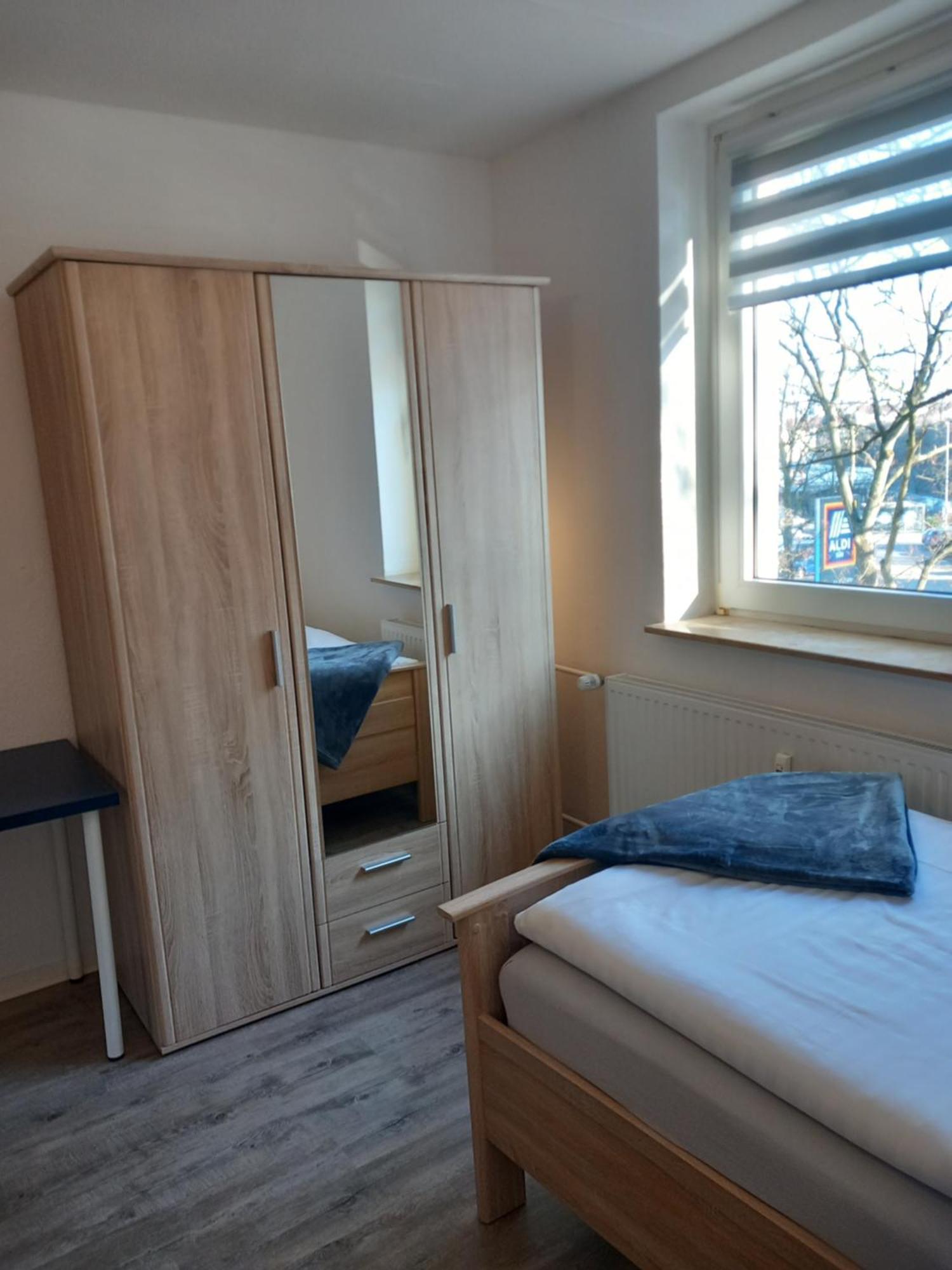 City Apartment Duisburg 1#Netflix &Wlan &Kingsize Bett &Kaffee Maschine & Central & 500M Innenhafen & 2 Min U Bahn Eksteriør billede