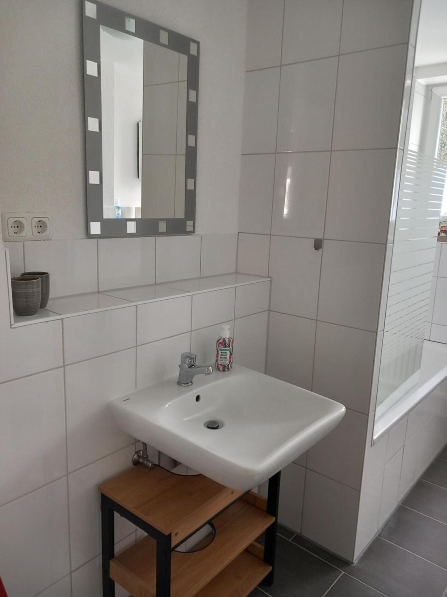 City Apartment Duisburg 1#Netflix &Wlan &Kingsize Bett &Kaffee Maschine & Central & 500M Innenhafen & 2 Min U Bahn Eksteriør billede