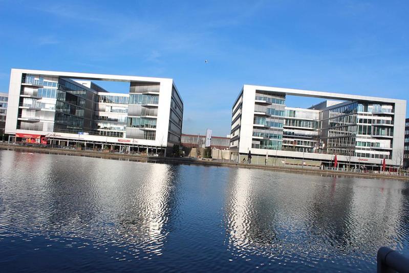 City Apartment Duisburg 1#Netflix &Wlan &Kingsize Bett &Kaffee Maschine & Central & 500M Innenhafen & 2 Min U Bahn Eksteriør billede